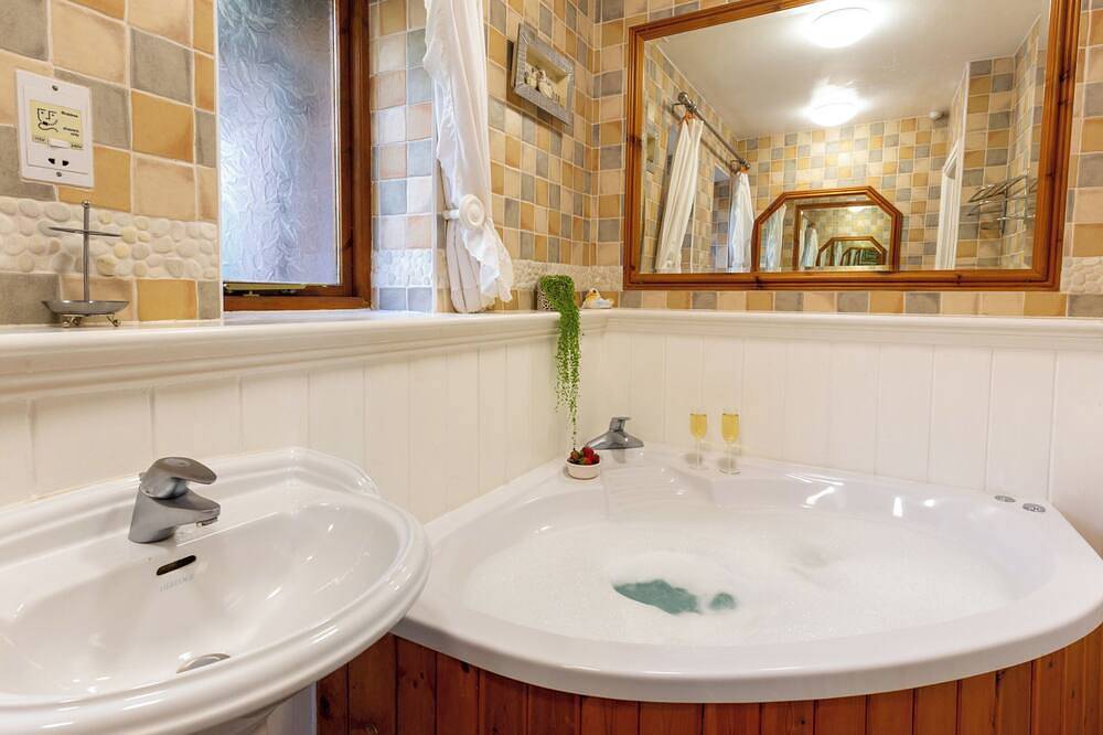 3 bedroom accommodation in Langford Budville, near Wellington in Langford Budville, Somerset