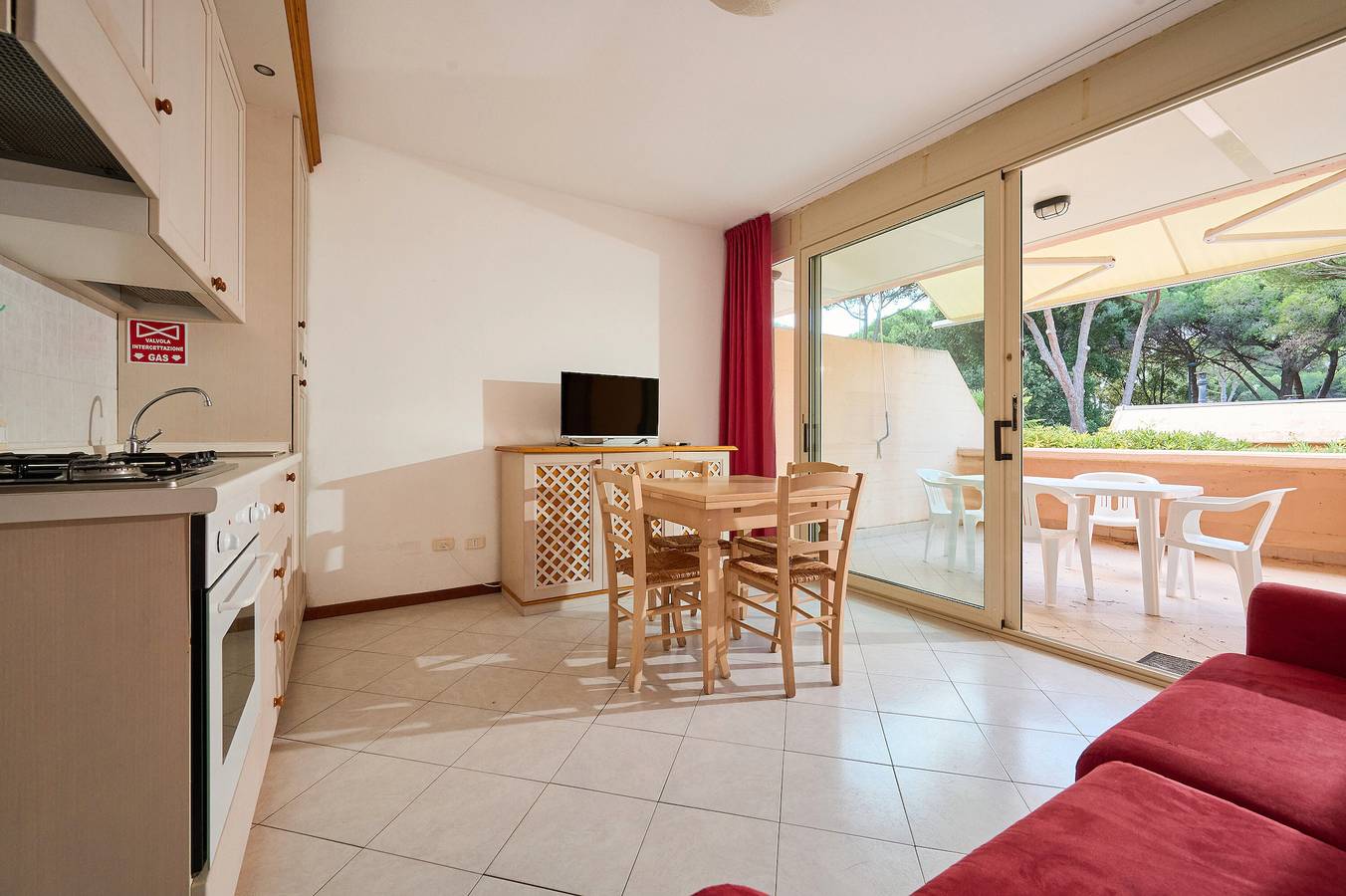 Entire apartment, Apartment 'Rex Lo Scoglietto - Bilocale 28' with Communal Pool, Wi-Fi and Air Conditioning in Castiglione della Pescaia, Grosseto Province