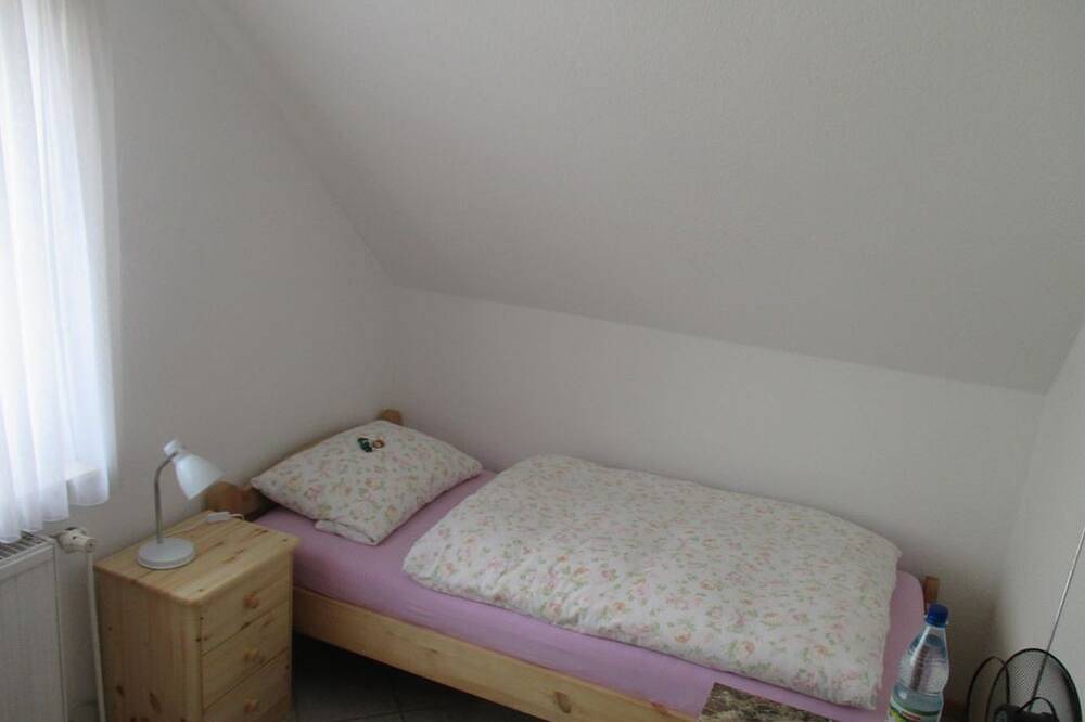 Ganze Wohnung, Corinnas Ferienwohnung - Corinna`s Ferienwohnung in Düdelsheim, Büdingen