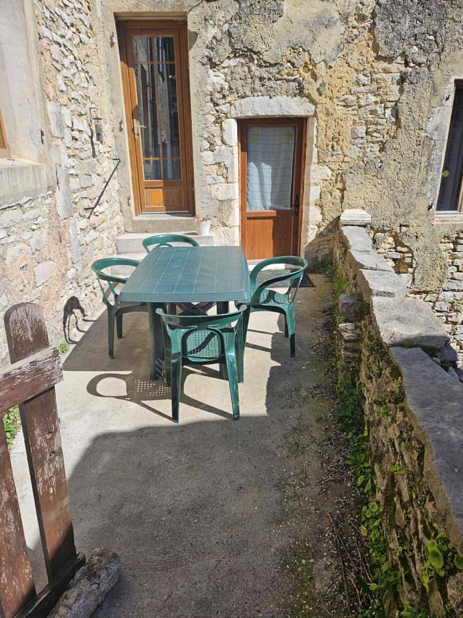 Gîte pour 8 personnes, avec terrasse à Larnas - 4