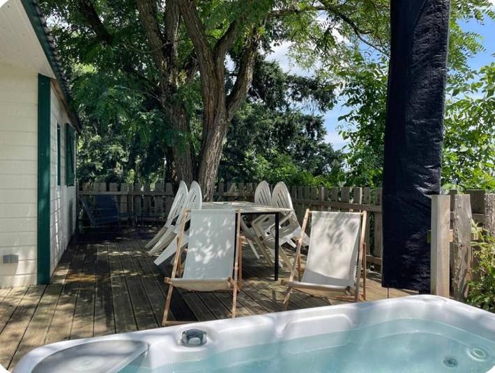 Location de vacances pour 6 personnes, avec Terrasse ainsi que Jacuzzi et Vue à Longessaigne