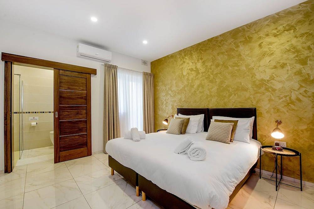 Deluxe Double Room - South Wind Guesthouse in Marsaxlokk, Malta Island