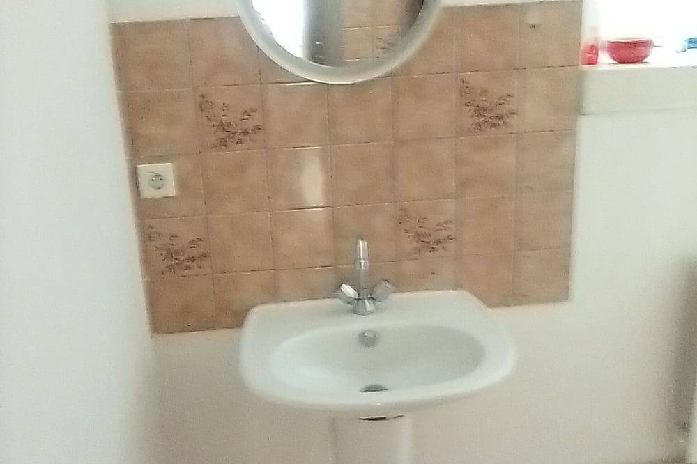 Appartement entier, 32m2 1er etage in Bourg-Argental, Parc Naturel Régional du Pilat