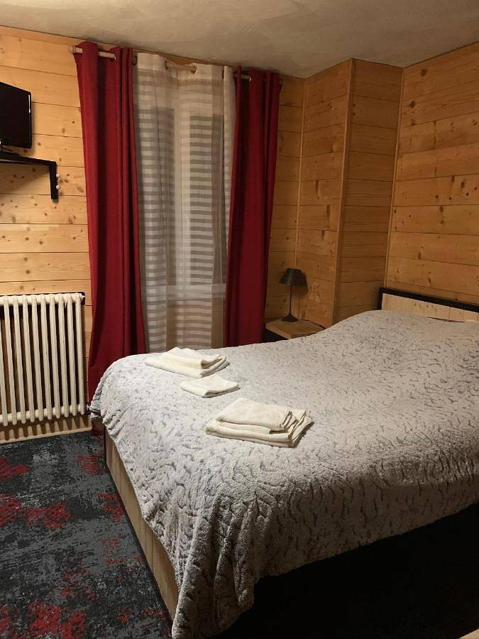 Hôtel l'Équipe in Le Sauze, Enchastrayes