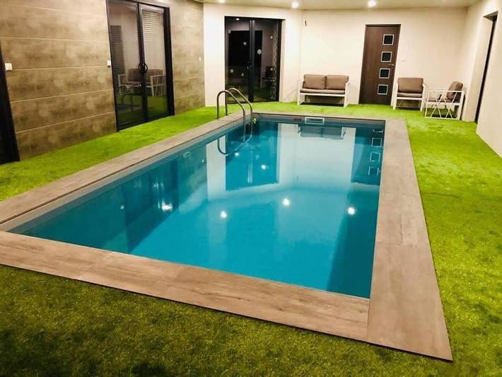 Location de vacances pour 9 personnes, avec terrasse et piscine à Selongey