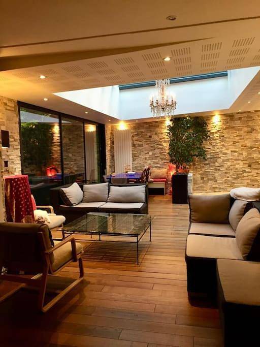 Location de vacances pour 10 personnes, avec jardin ainsi que jacuzzi et piscine à Vanves - 3