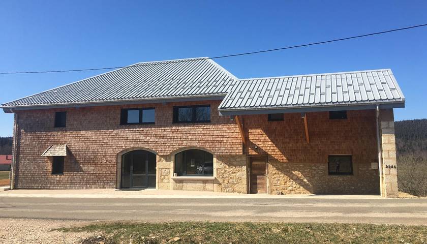 Gîte pour 15 personnes, avec Jacuzzi et Terrasse ainsi que Jardin et Sauna dans Lac des Rousses