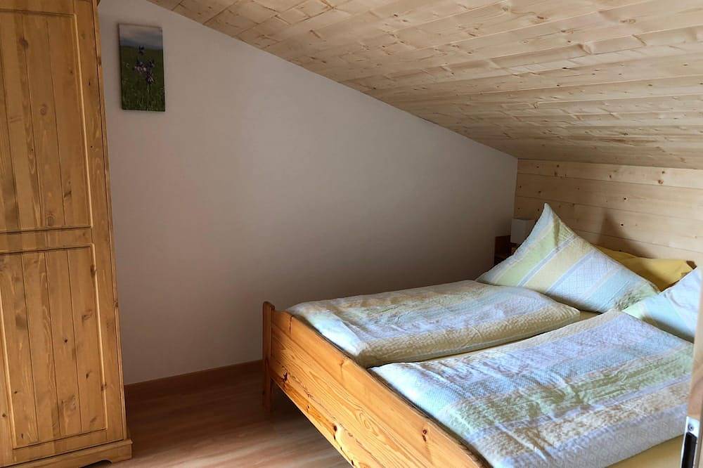 Ganze Wohnung, Ferienwohnung auf zwei Ebenen 73 qm, 4 Personen, 2 Schlafzimmer, Balkon in Marquartstein, Bayerische Alpen