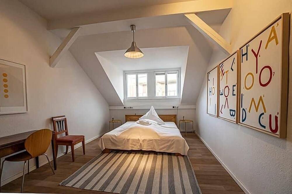 Ganze Wohnung, 180qm-Dachwohnung für bis zu 11 Personen - zentral in Gera, Ostthüringen