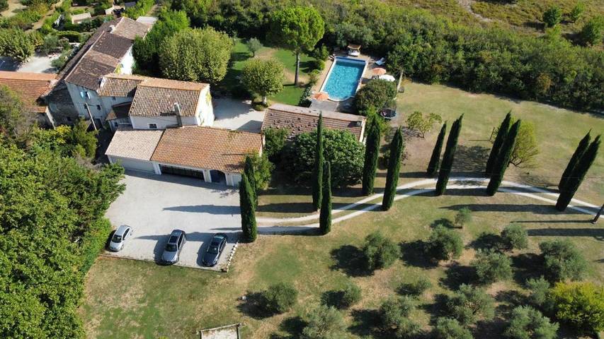Maison d’hôte pour 12 personnes, avec vue ainsi que piscine et jardin à Pernes-les-Fontaines - 2