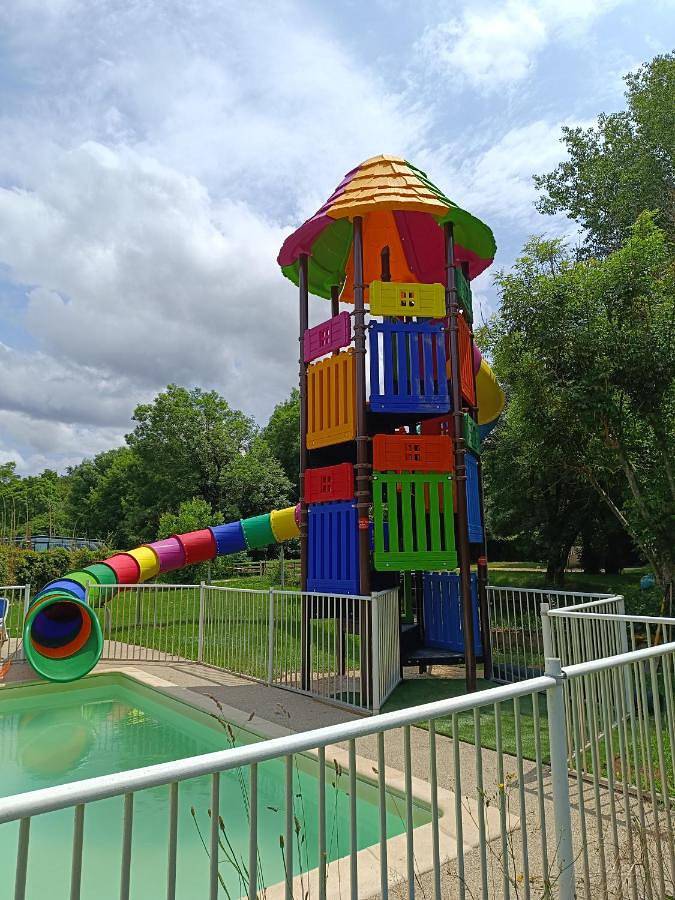Location de vacances pour 4 personnes, avec Terrasse et Jardin ainsi que Piscine et Vue à Saint-Martial-de-Nabirat - 2