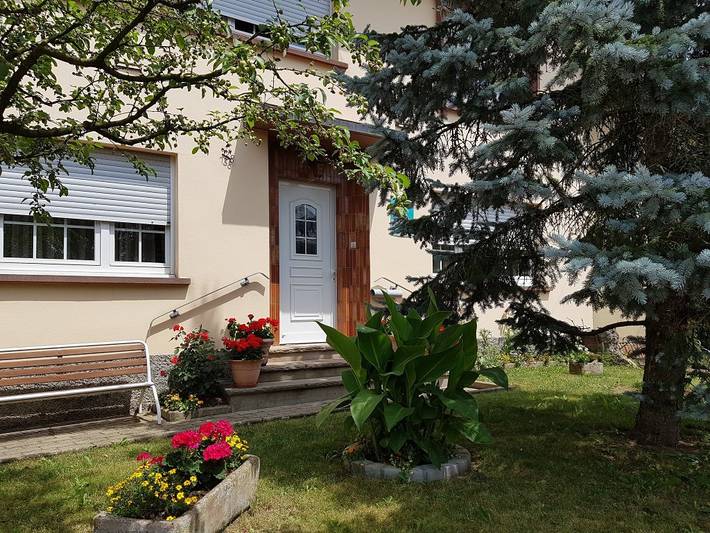 Gîte pour 5 personnes, avec terrasse et jardin
