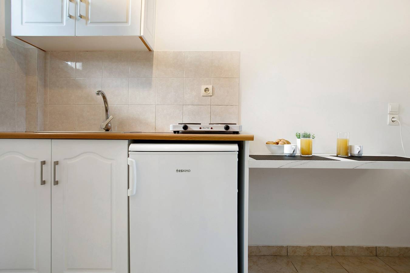Vakantiewoning "Tropical Studio 2" met gedeelde tuin, A/C & Wi-Fi, foto 12