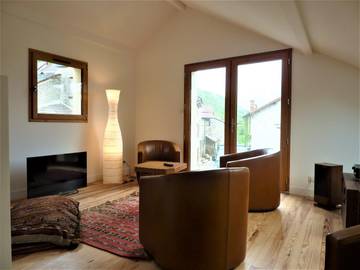 Gîte pour 6 personnes, avec terrasse et jacuzzi dans Val-de-Sos