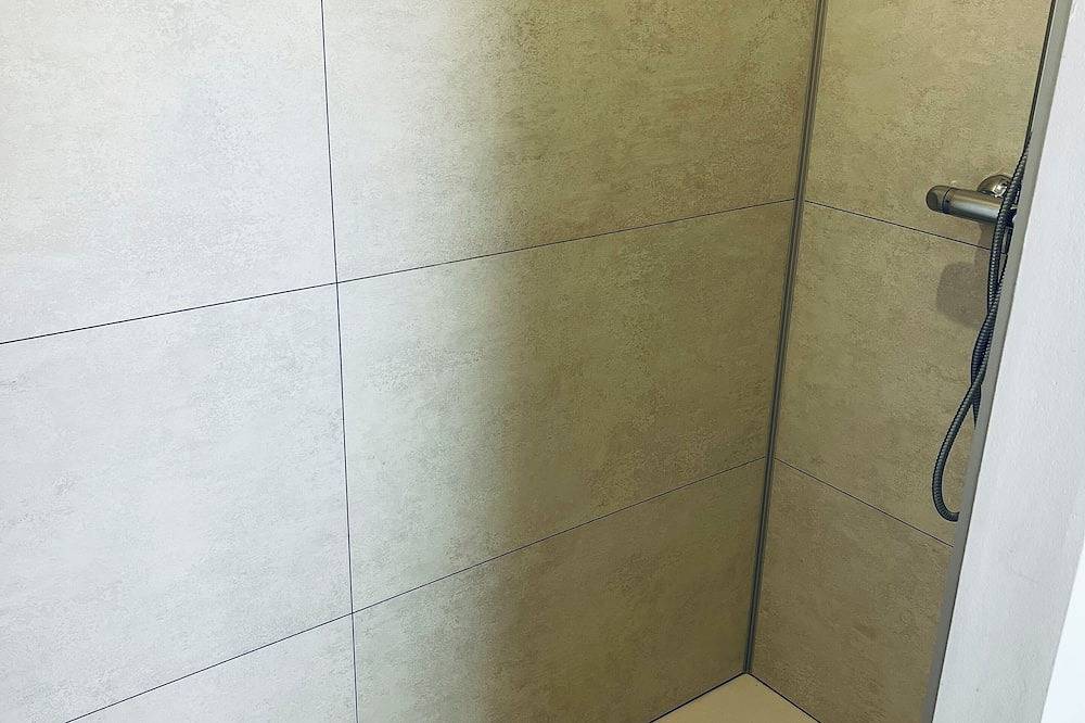 Chambre équipée privée Wc/Sdb puy du fou A87 terrabotanica Terrasse in Mozé-sur-Louet, Vallée de la Loire