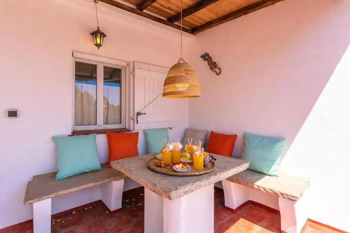 Casa rural para 6 personas, con jardín además de vistas y piscina, Se admiten mascotas en Parque Natural del Estrecho - 2