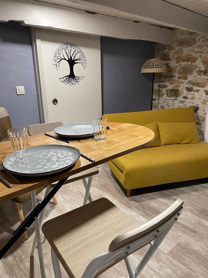 Gîte pour 4 personnes, avec terrasse, animaux acceptés à Saint-Germain-les-Vergnes - 2