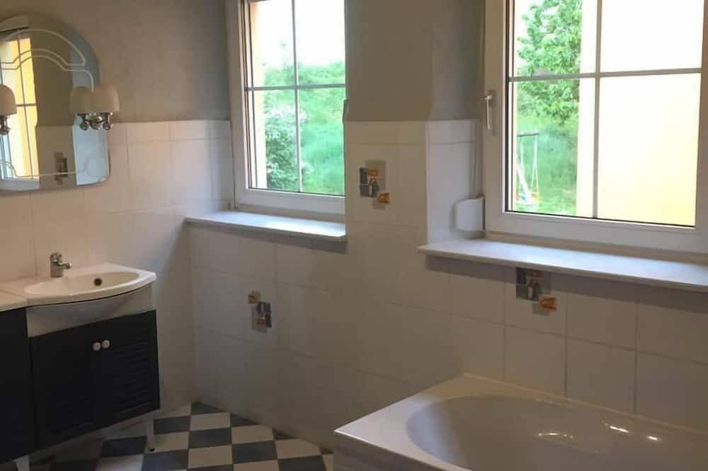 Ganze Wohnung, Wohnung auf 100 qm in Amberg für bis zu 12 Personen mit Gartenanteil in Amberg, Ostbayern