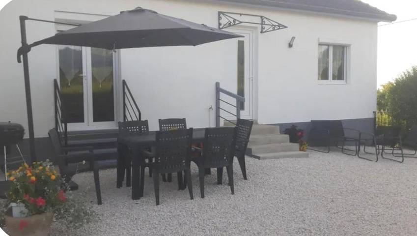 Location de vacances pour 5 personnes, avec Terrasse et Jardin à La Roche-en-Brenil
