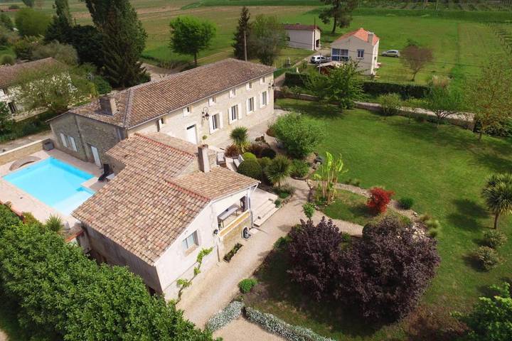 Location de vacances pour 8 personnes, avec Terrasse ainsi que Jardin et Piscine à Meilhan-sur-Garonne