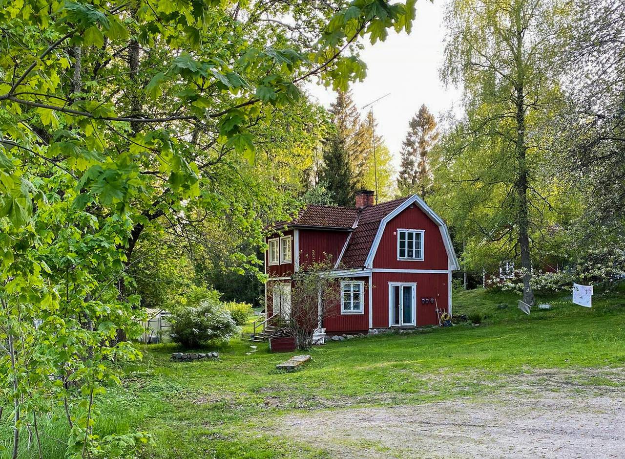 Classic red cottage by the forest in Svanberga in Stockholm region