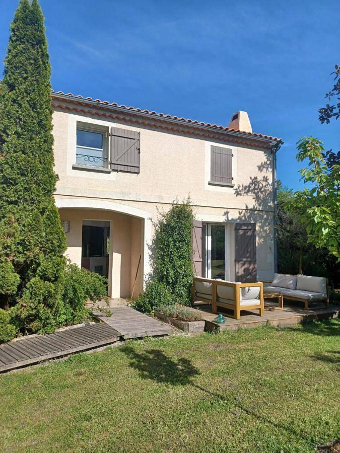 Location de vacances pour 10 personnes, avec jardin et piscine, adapté aux familles à Blanquefort - 4