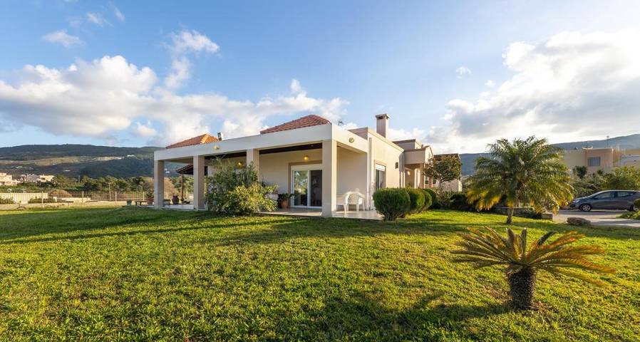 Villa für 6 Personen, mit Balkon und Terrasse sowie Garten und Ausblick in Bodrum