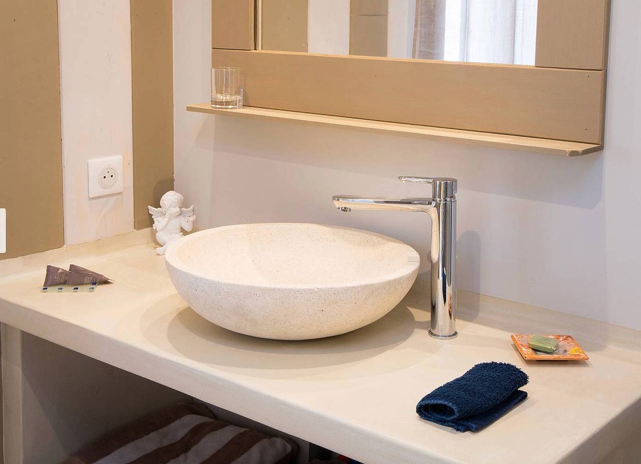 Chambre d’hôte indépendante avec piscine partagée, terrasse privée et Wi-Fi in Monbazillac, Périgord Pourpre