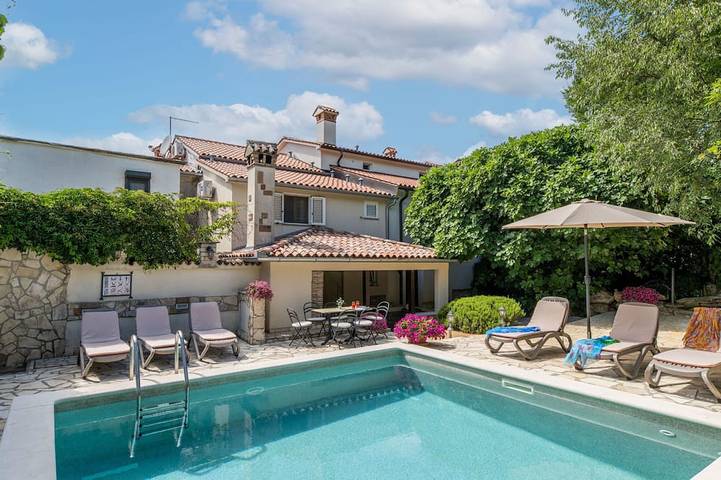 Ferienhaus für 6 Personen, mit Garten und Terrasse sowie Pool - 1