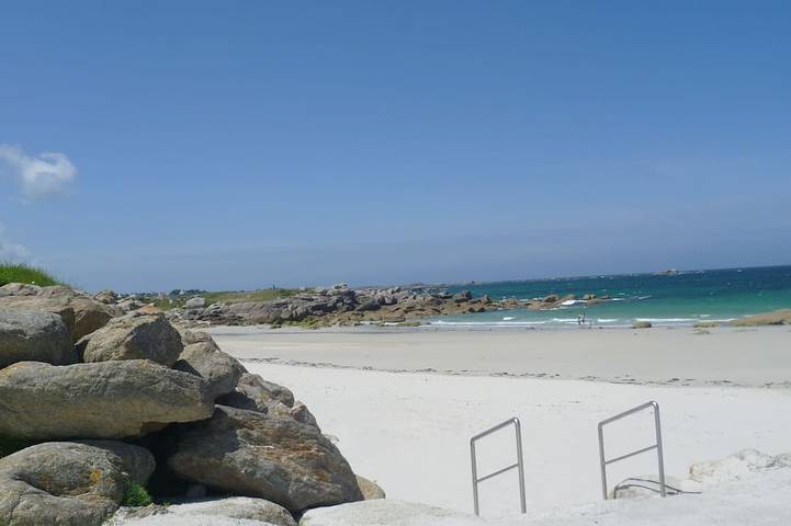 Location de vacances pour 5 personnes, avec jardin à Kerlouan