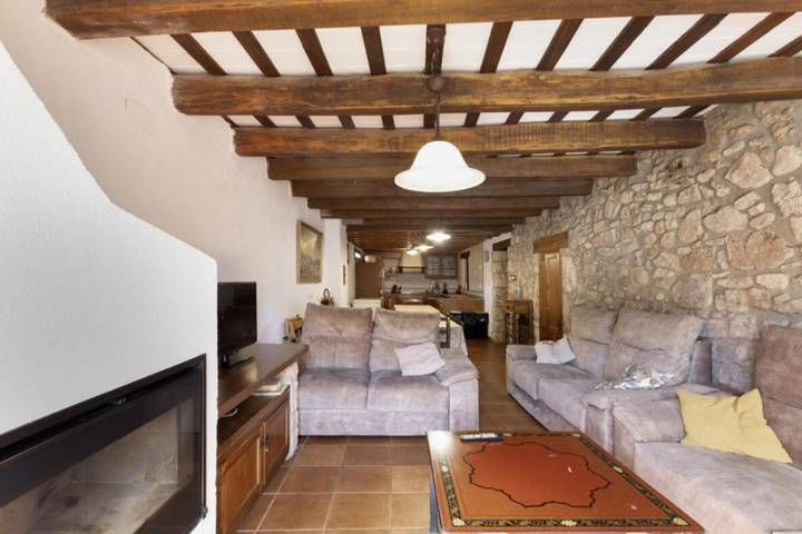 Casa rural para 12 personas, con jardín además de vistas y piscina, Se admiten mascotas en Bages - 4