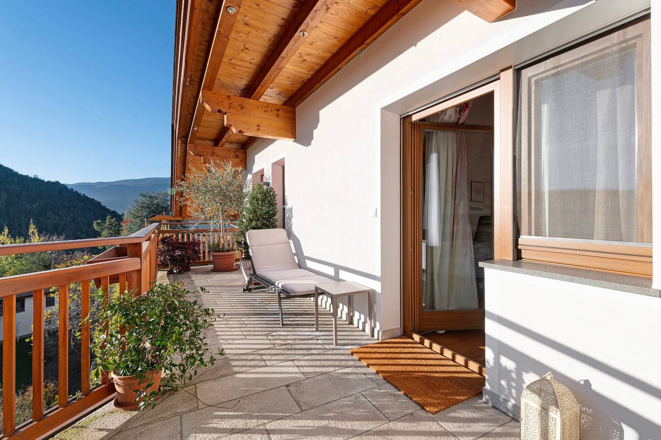 Entire apartment, Apartment 'Residence Skutial Santner Deluxe' with Mountain View, Balcony and Wi-Fi in Kastelruth, Dolomiti Superski