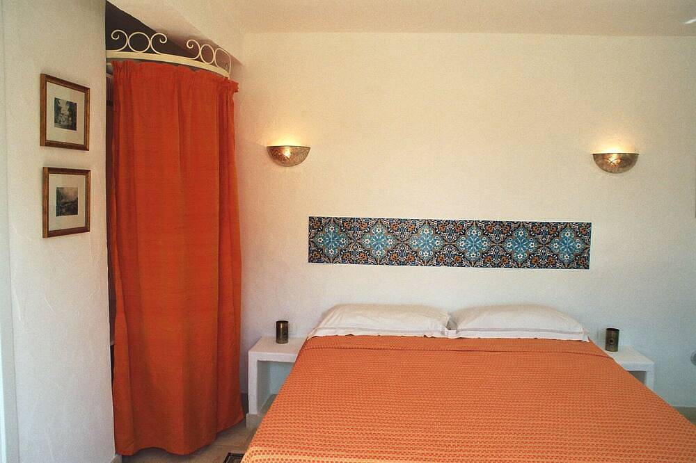 Apartamento entero, Refined & Charming Garden Suite directly by the Sea – for 2 Guests in Marina di Ostuni, Salento