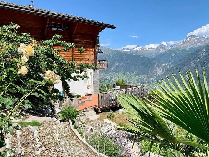 Gîte pour 3 personnes, avec jardin et jacuzzi ainsi que piscine et sauna dans Brigue