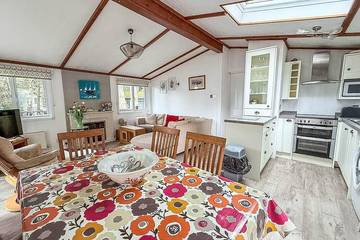 Static Caravan for 6 People in Waveney District, Suffolk, Photo 1