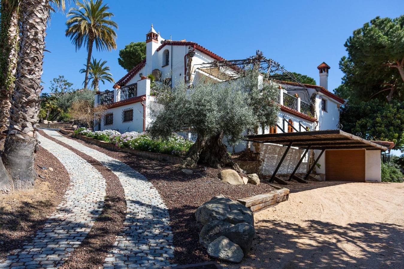 Villa 'Juli' avec vue sur la montagne, Wi-Fi et climatisation in Pineda de Mar, Costa del Maresme