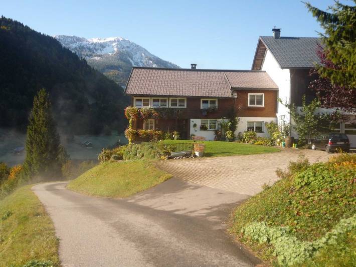 Ferienwohnung für 5 Personen, mit Ausblick und Balkon sowie Garten, kinderfreundlich