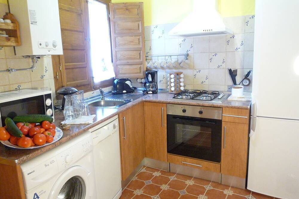 Rural house in the middle of the route of the Pasarelas de Valloré in Montoro de Mezquita, Villarluengo