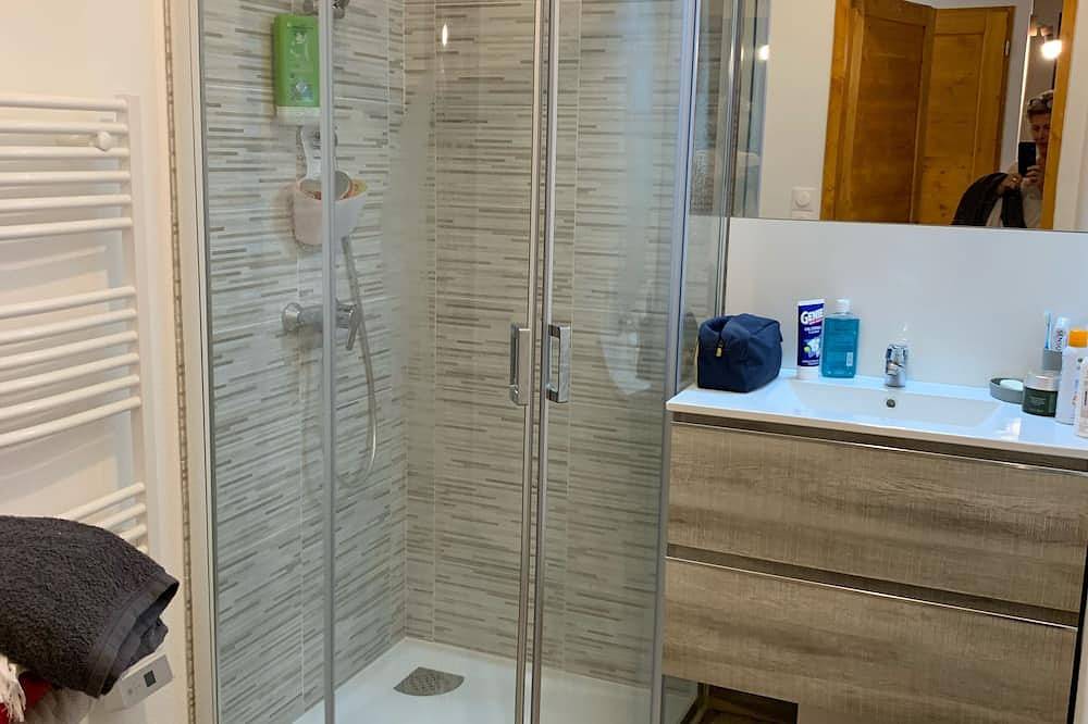 Apartamento entero, Amplio y acogedor apartamento cerca de los remontes. in La Joue du Loup, Dévoluy (comuna)