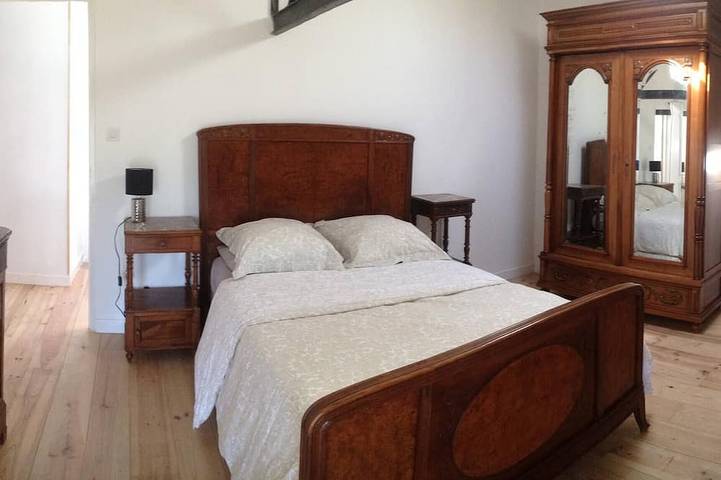 Location de vacances pour 8 personnes, avec piscine ainsi que jardin et terrasse à Dœuil-sur-le-Mignon - 4