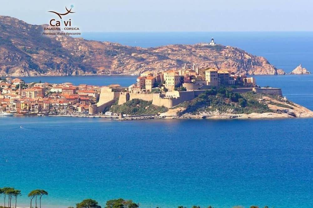 Appartement entier, Studio - Calvi sur les remparts de la citadelle vue mer et montagne in Calvi, Région de Calvi