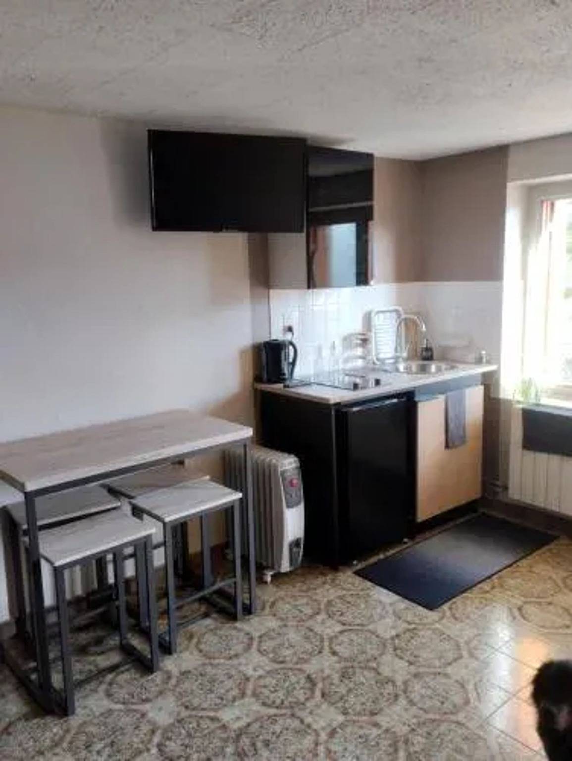 Studio entier, Charmant studio à Aubusson avec terrasse 35 m² in Aubusson, Région d'Aubussargues