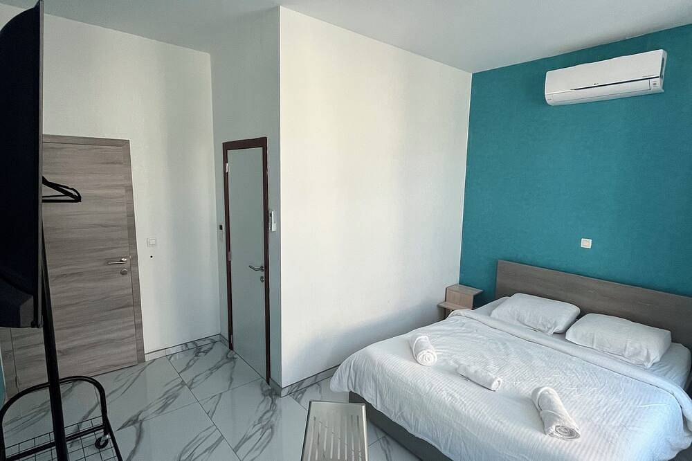 5 suites-2 kitchens-5 bathrooms in Gosselies, Charleroi