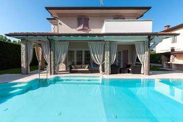 Villa pour 8 personnes, avec balcon et jardin, animaux acceptés à Sirmione