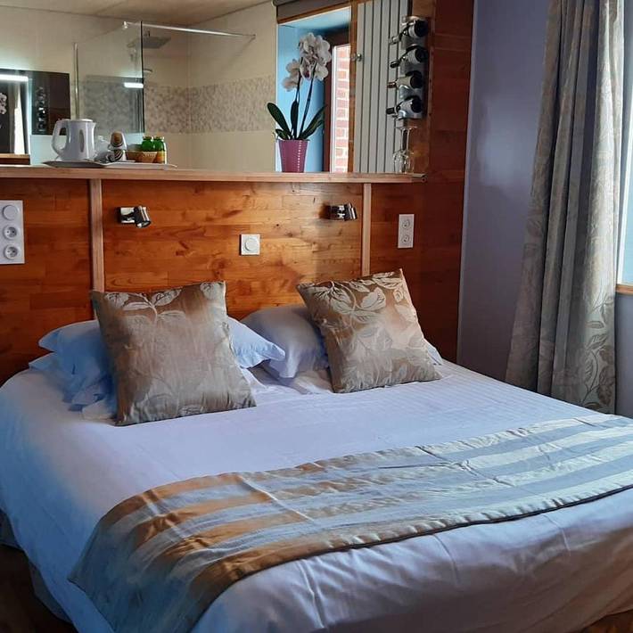 Hôtel pour 2 personnes, avec jardin ainsi que vue et piscine, animaux acceptés à Augne - 2