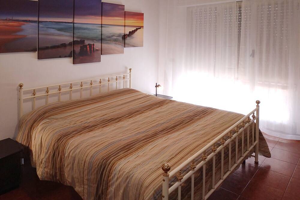Ganze Wohnung, Wohnung mit großem Balkon 100 Meter vom Meer entfernt. in Pretaro, Francavilla al Mare
