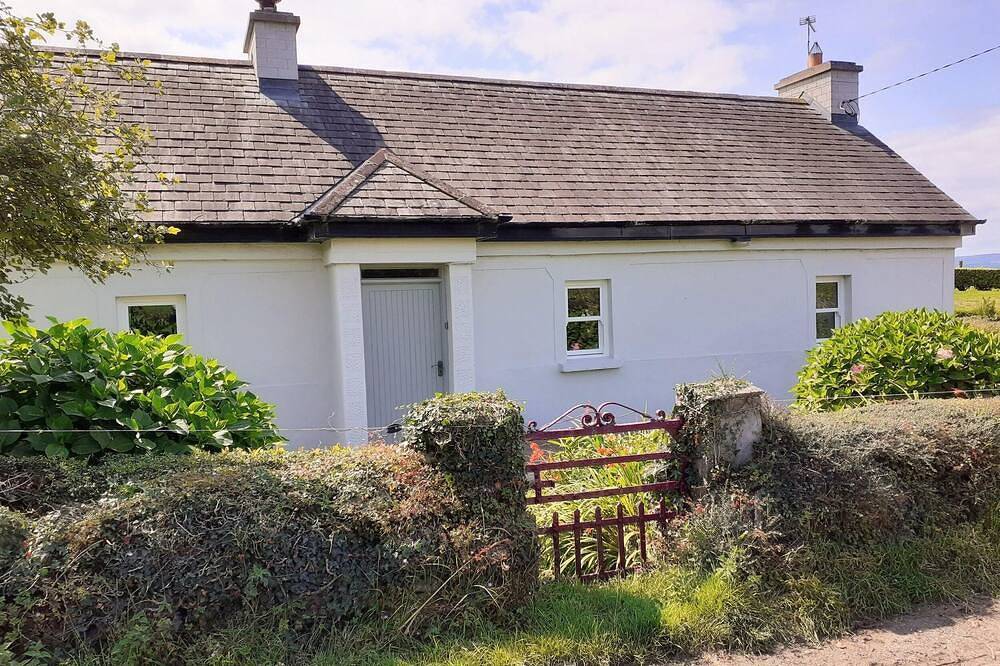 Lackaroe Cottage, family friendly in Garrykennedy, County Tipperary in Nenagh, Lough Derg