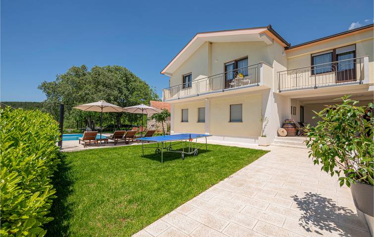 Ferienhaus für 8 Personen, mit Terrasse und Pool sowie Garten - 1