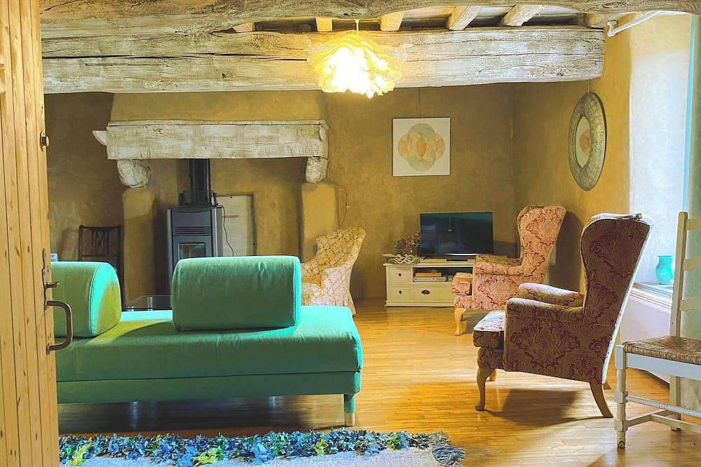 Charme et Nature - Duplex dans maison de terre crue en Pays de Brocéliande in Saint-Méen-le-Grand, Région de Rennes