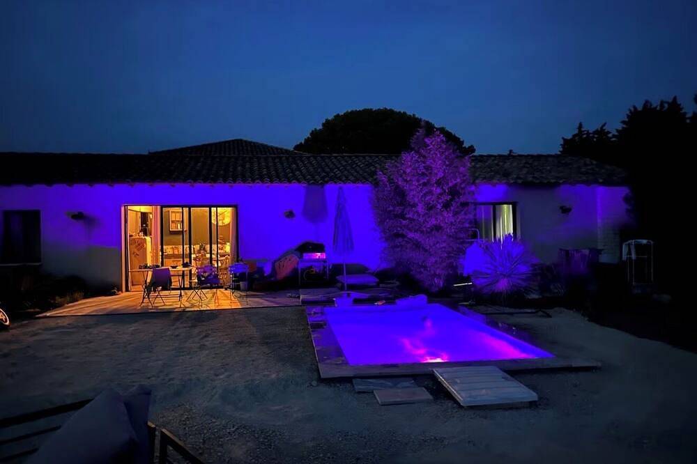 La maison Spa d'alessia with whirlpool bath and private pool, Isle sur la sorgue in L'Isle-sur-la-Sorgue, Vaucluse